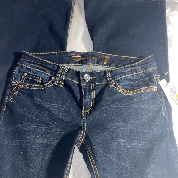 NWT SEVEN7 Premium flare leg jeans - Picture 4 of 9